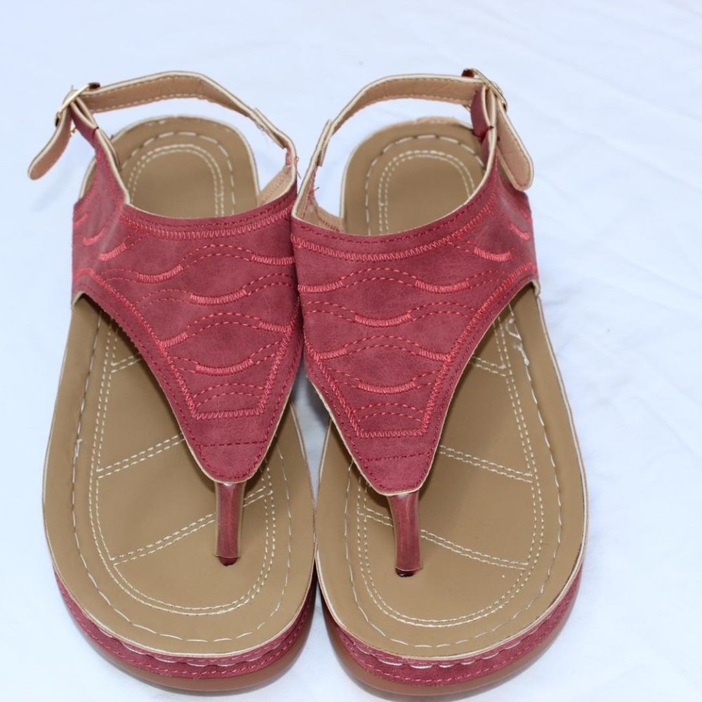 WOMENS PINK THONG BUCKLE SANDALS SIZE 11M EMBROIDERED CUSHIONED NON-SKID SOLE
